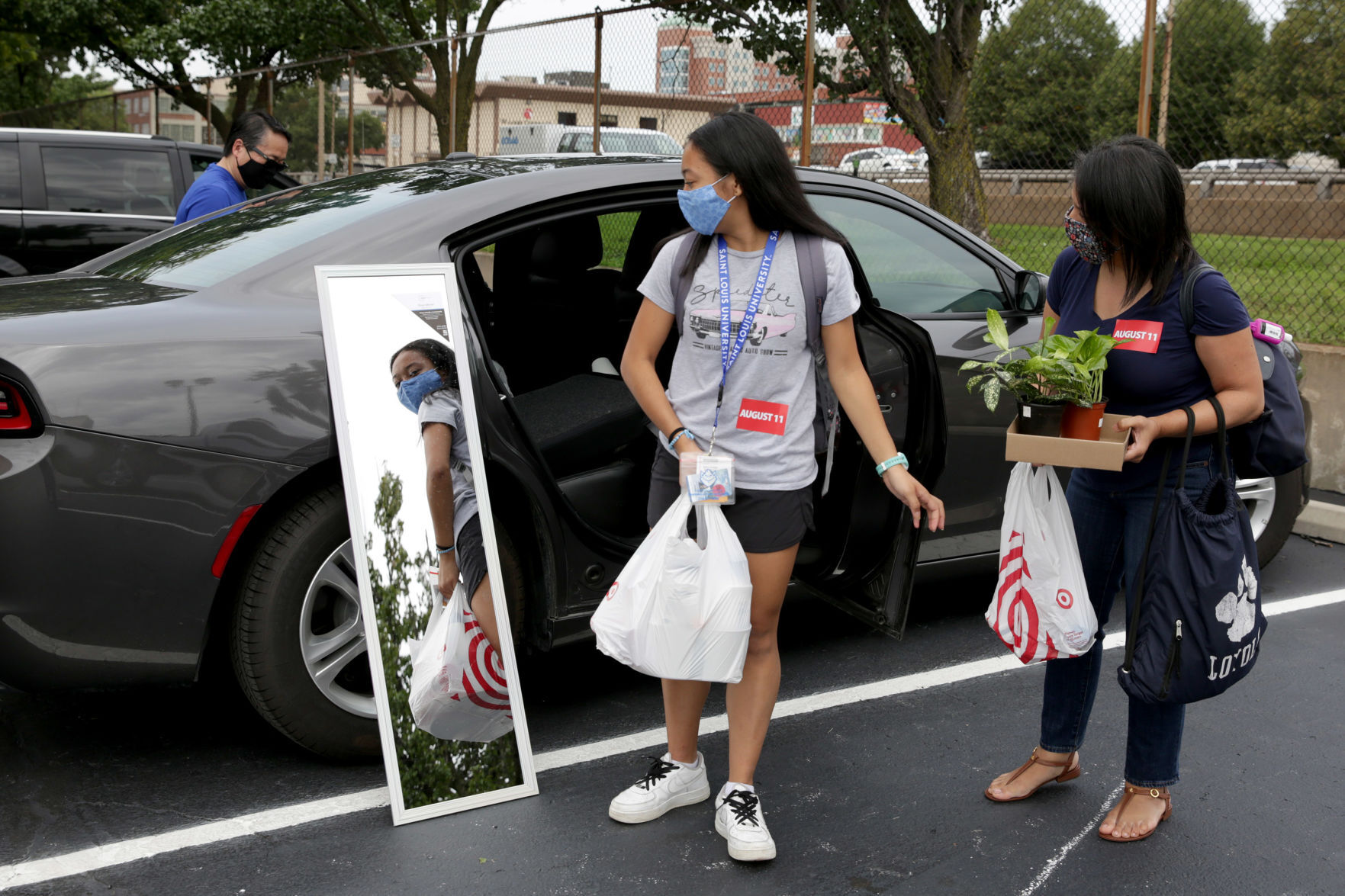 SLU freshmen move in to dorms